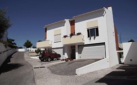 Casa com 3 confortáveis quartos ao lado do Mosteiro